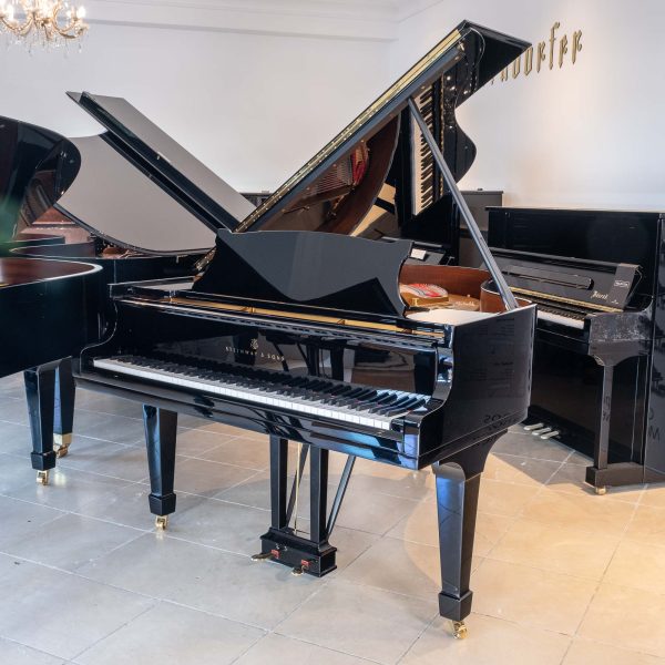 Steinway model M polished black