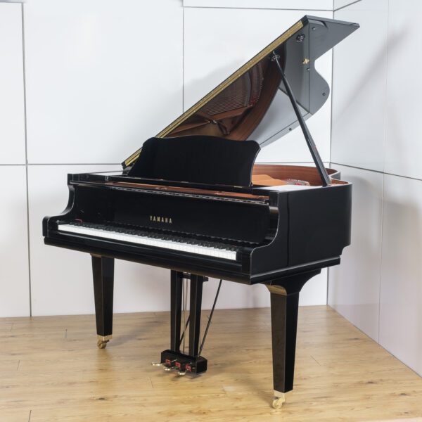 Yamaha GC1 Polished Black