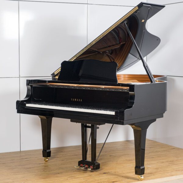 Yamaha c6 polished black