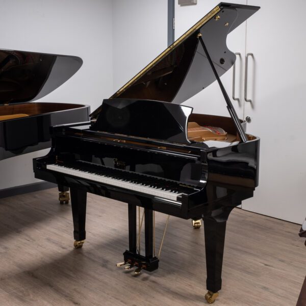 Boston 156 grand black