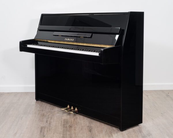 Yamaha P112N Upright Piano - c2005