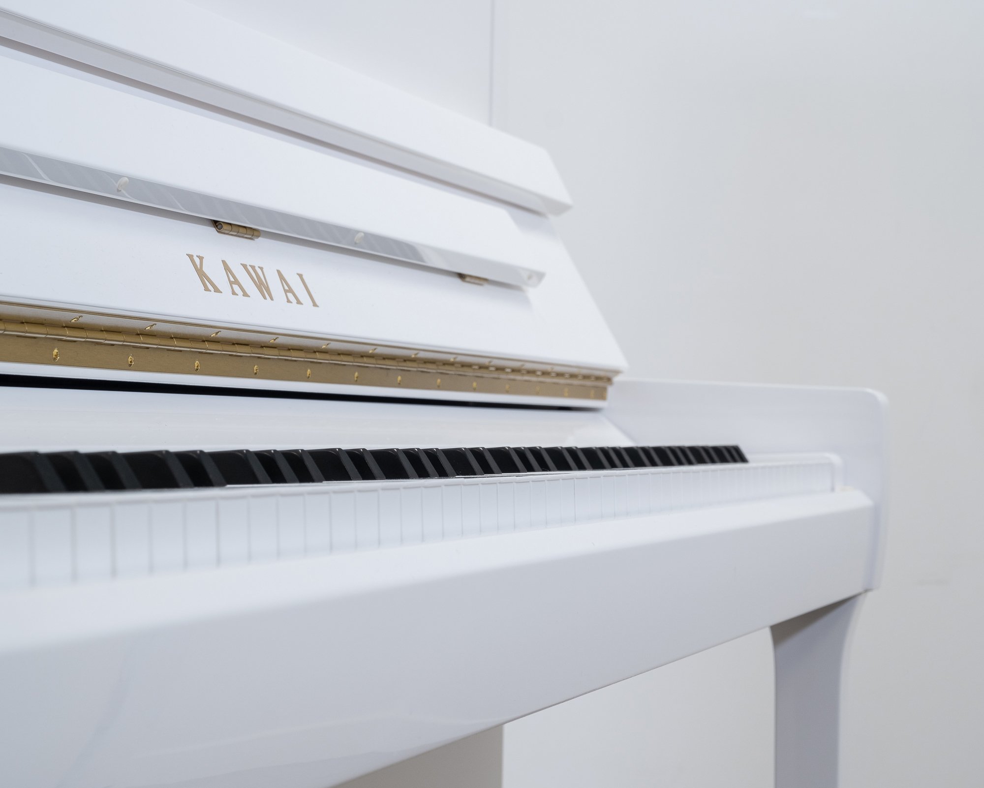 Kawai K300 Upright Piano in Polished White