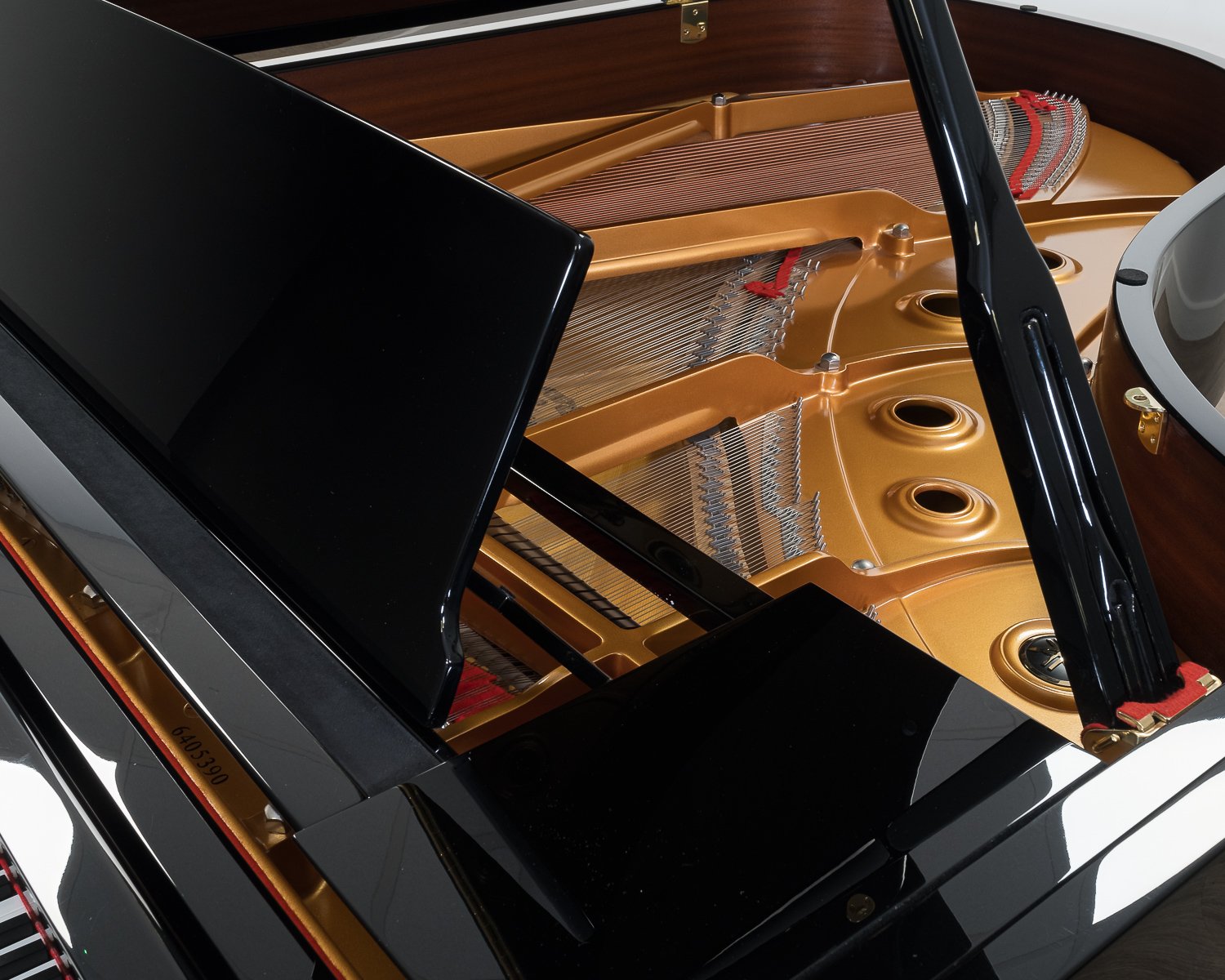 Yamaha CF4 Grand Piano in black