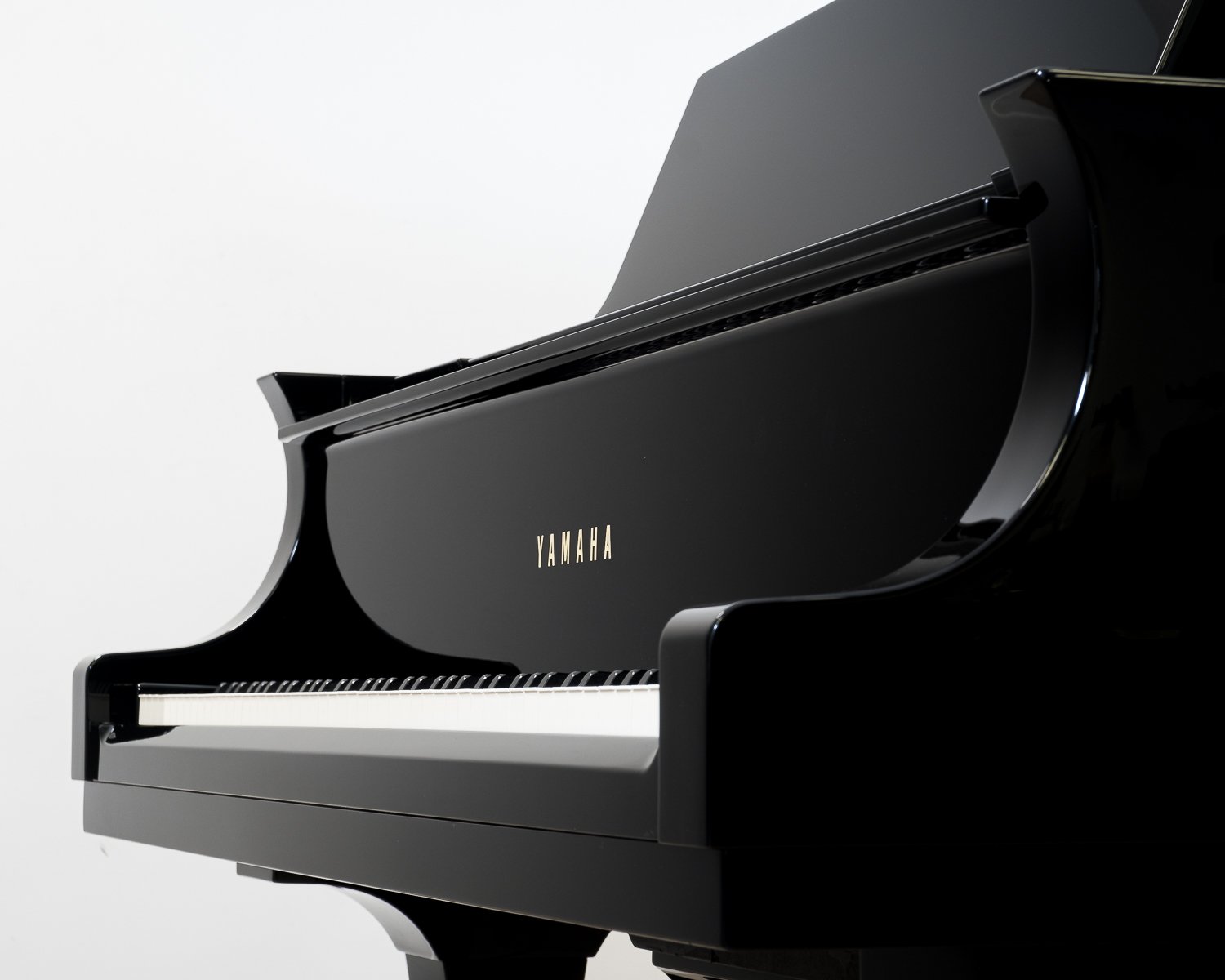 Yamaha CF4 Grand Piano in black