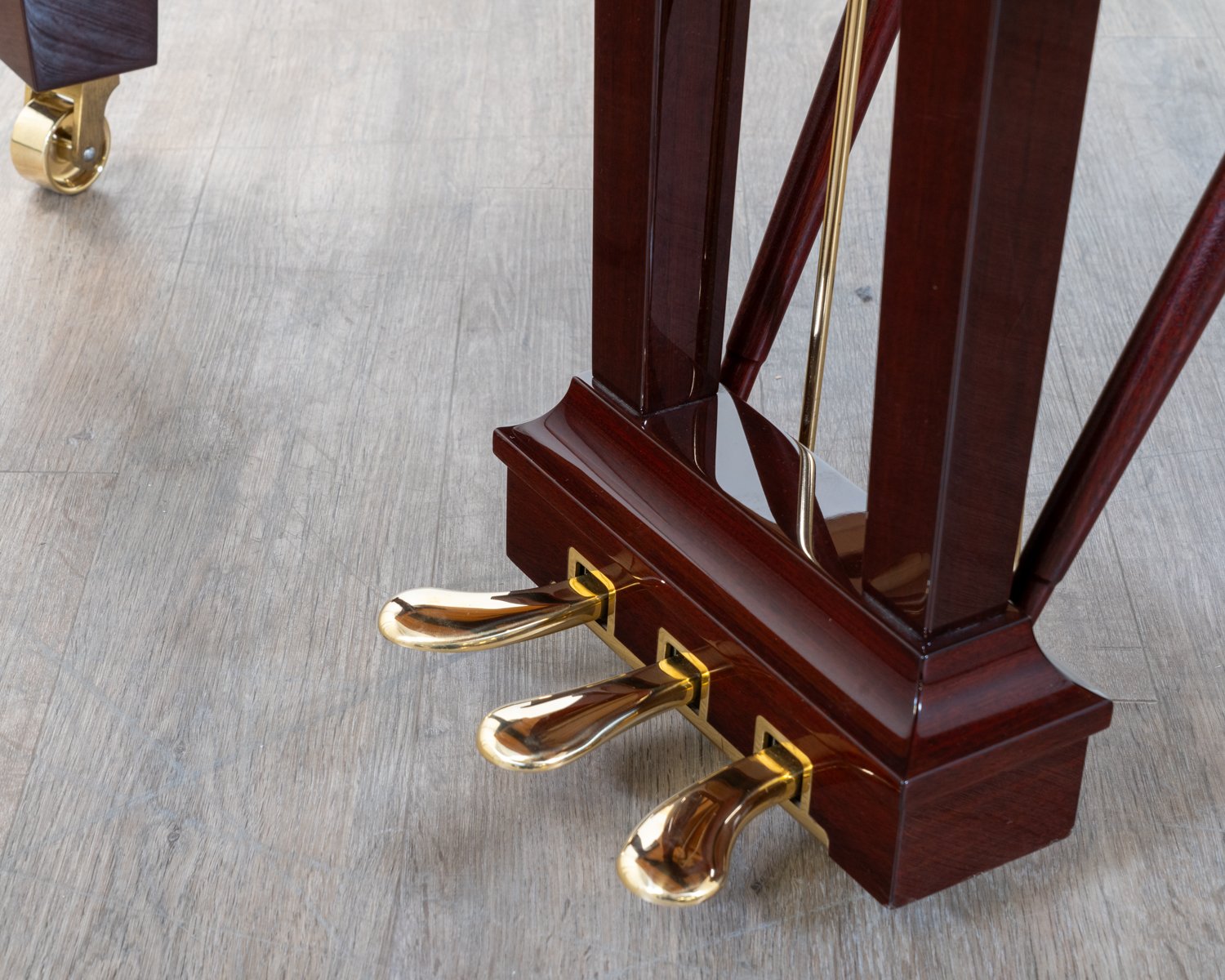 Steinway & Sons Model M Grand Piano in Crown Cut Mahogany