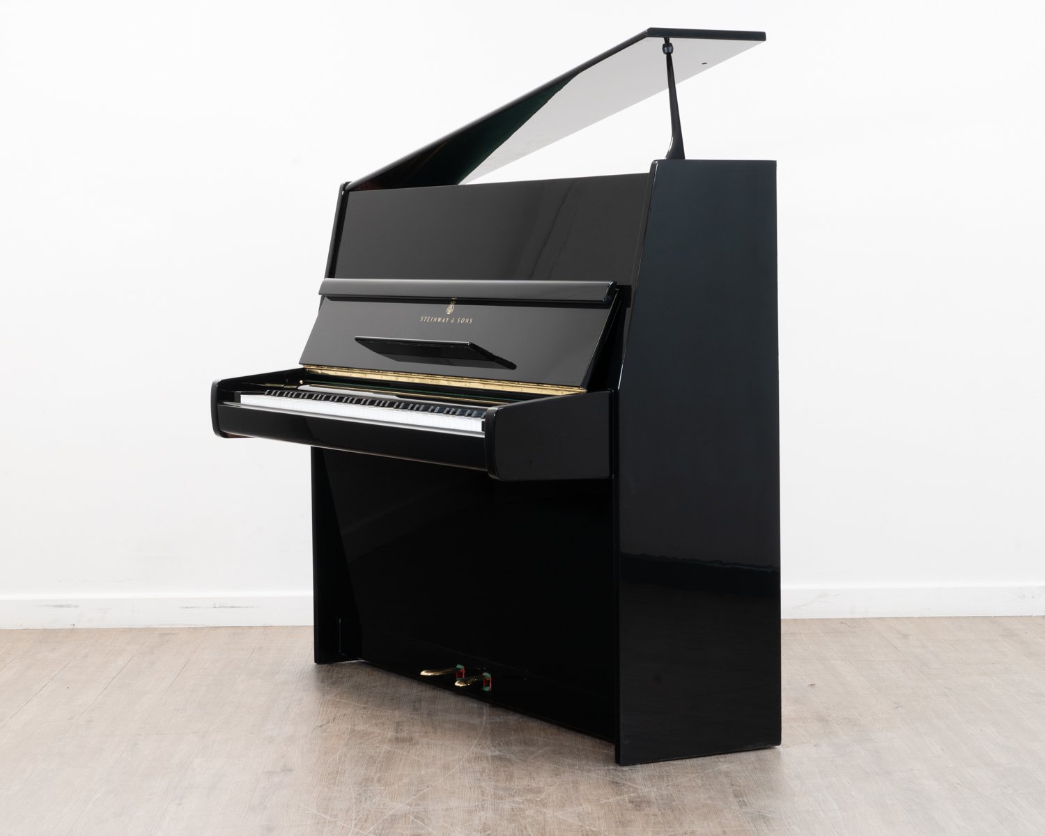 Steinway & Sons Model V