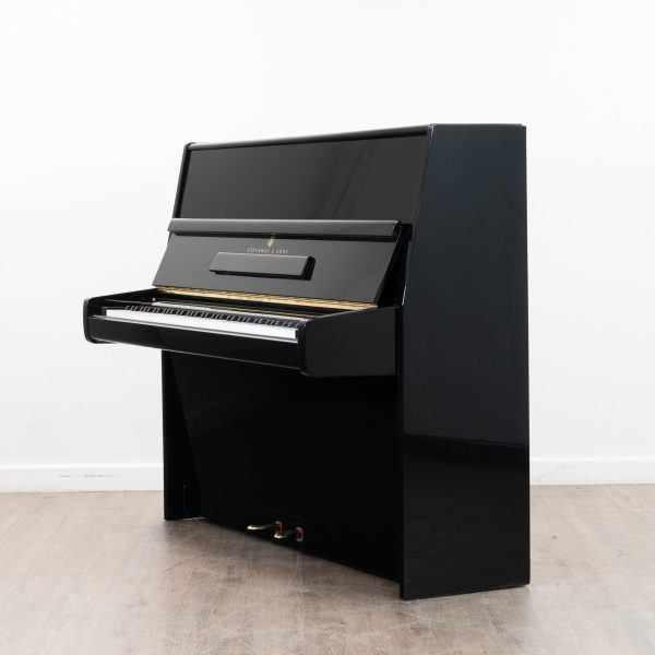 Steinway & Sons Model V