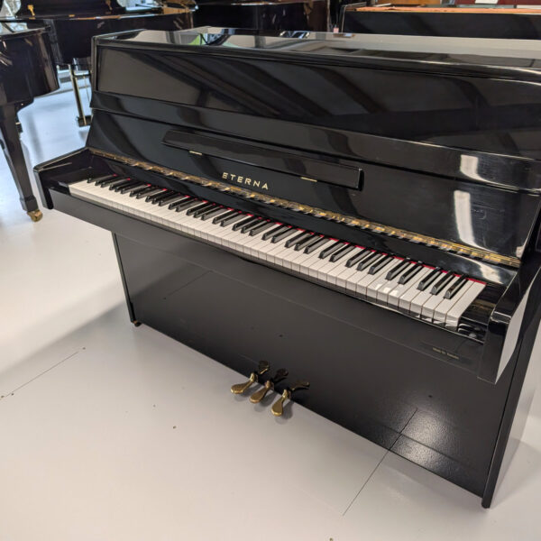 Yamaha Eterna 108 Upright Piano - c2000