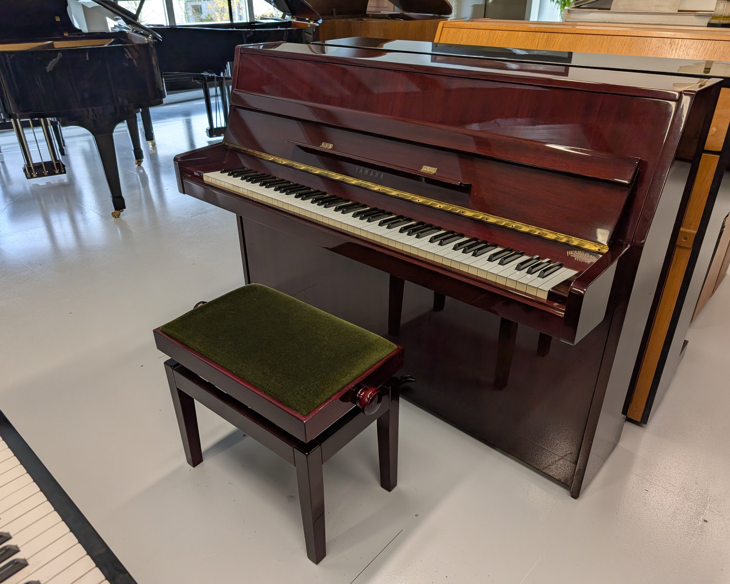 Yamaha M1J Upright Piano - c1987