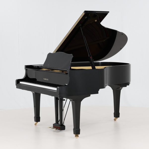 Yamaha C3 Grand Piano - c1979