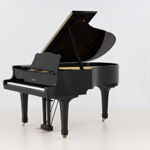 Yamaha C3 Grand Piano - c1979