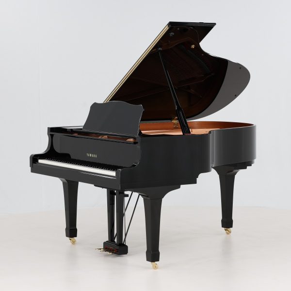 Yamaha C3 Studio Grand Piano - c2007